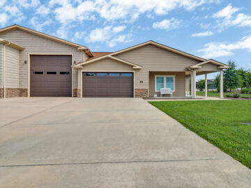 193 Holly Tree Crossville, TN 38555 Gardens RV Community – $825,000 – SOLD 06.048 Everett - 193 Holly Tree