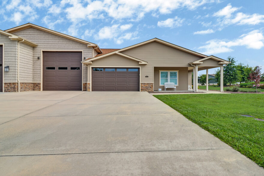 193 Holly Tree Crossville, TN 38555 Gardens RV Community – $825,000 – SOLD 06.048 Everett - 193 Holly Tree