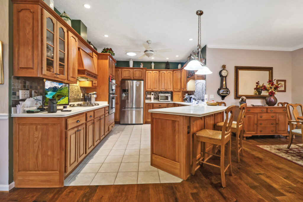 41 Hawthorn Circle Crossville, TN 38555 Gardens RV Community – $475,000