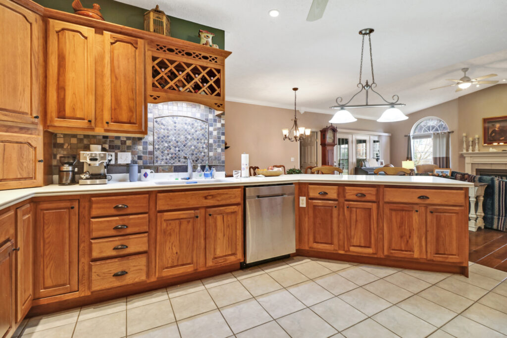 41 Hawthorn Circle Crossville, TN 38555 Gardens RV Community – $475,000