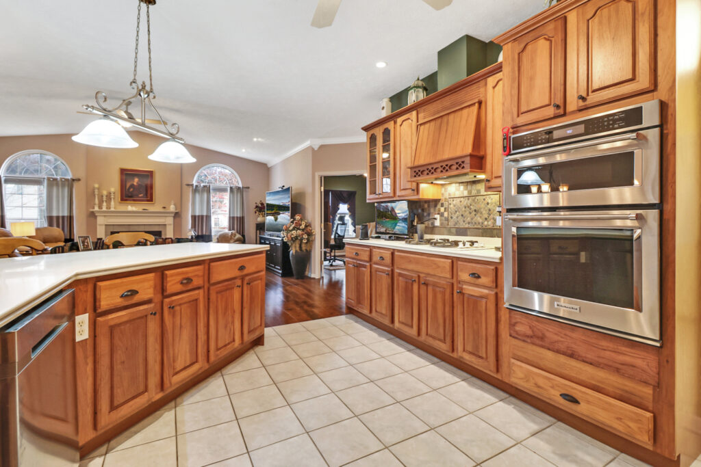 41 Hawthorn Circle Crossville, TN 38555 Gardens RV Community – $475,000