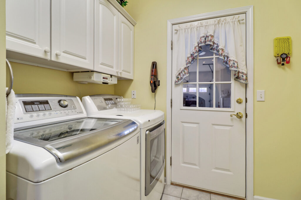 41 Hawthorn Circle Crossville, TN 38555 Gardens RV Community – $475,000