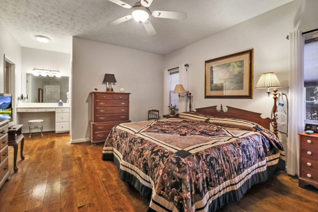 41 Hawthorn Circle Crossville, TN 38555 Gardens RV Community – $475,000