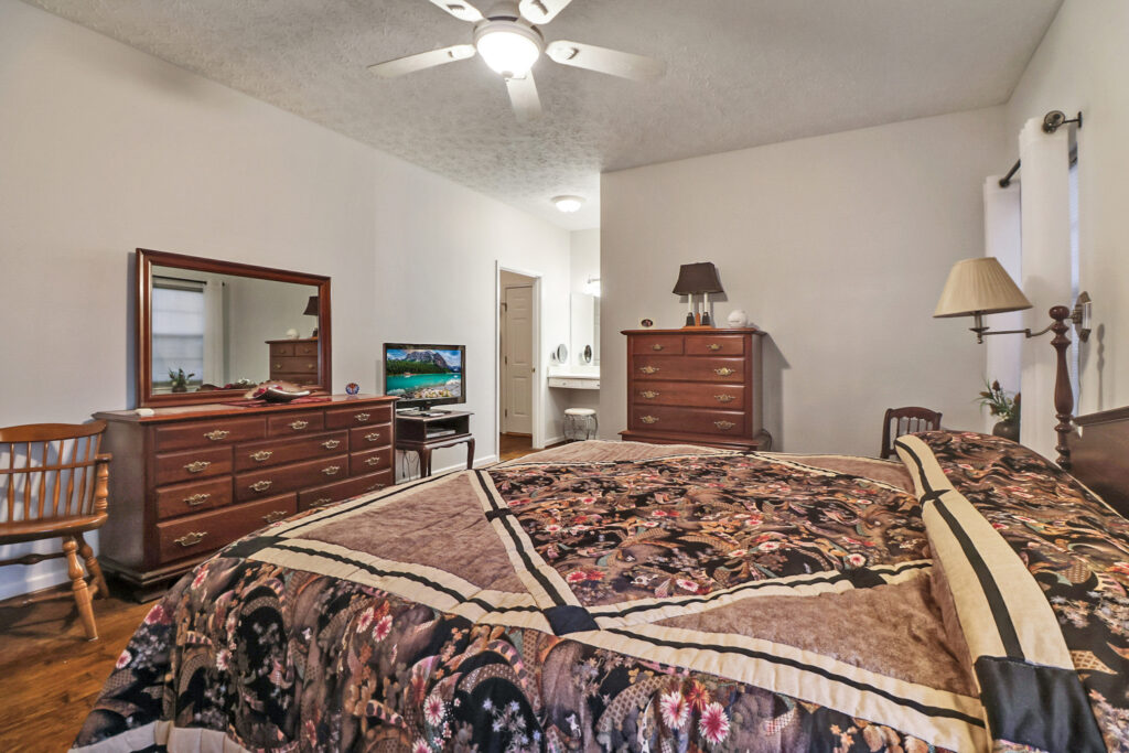 41 Hawthorn Circle Crossville, TN 38555 Gardens RV Community – $475,000