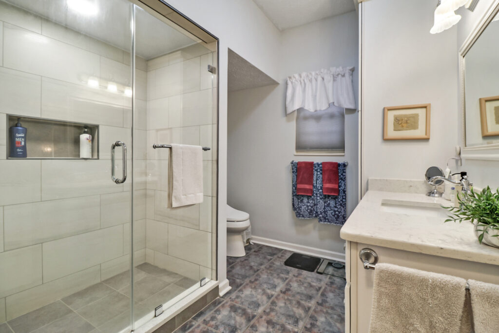 41 Hawthorn Circle Crossville, TN 38555 Gardens RV Community – $475,000