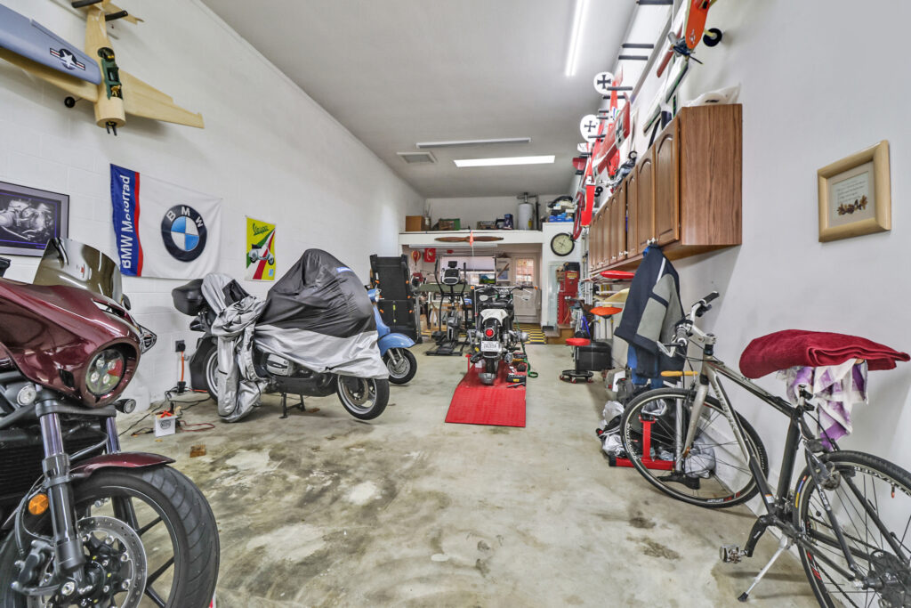 41 Hawthorn Circle Crossville, TN 38555 Gardens RV Community – $475,000