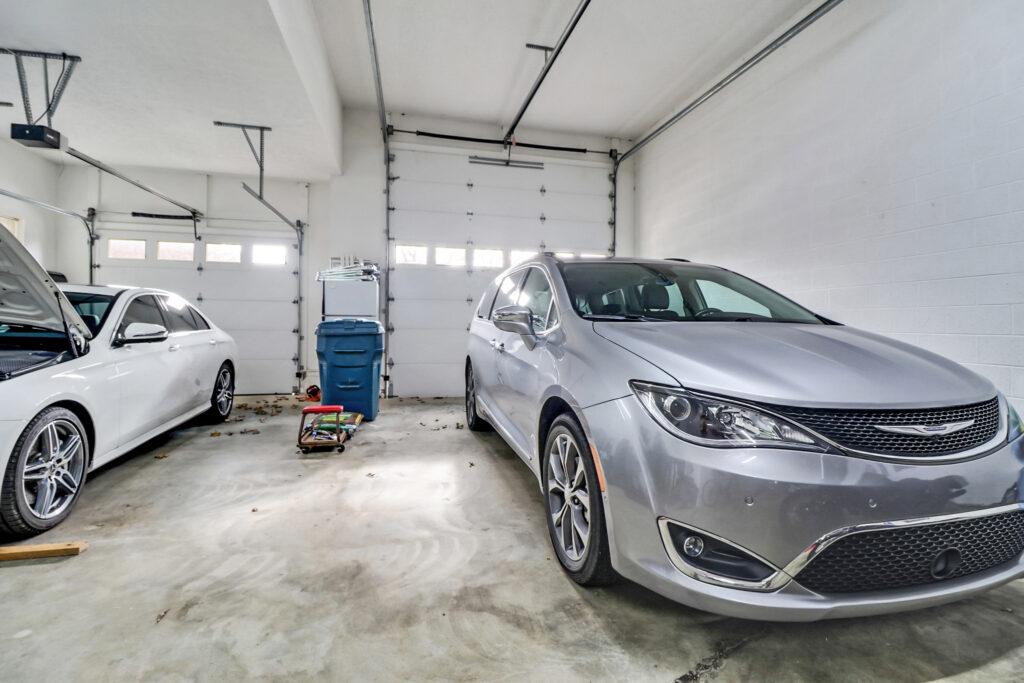 41 Hawthorn Circle Crossville, TN 38555 Gardens RV Community – $475,000