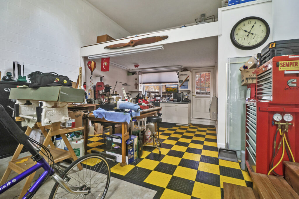 41 Hawthorn Circle Crossville, TN 38555 Gardens RV Community – $475,000