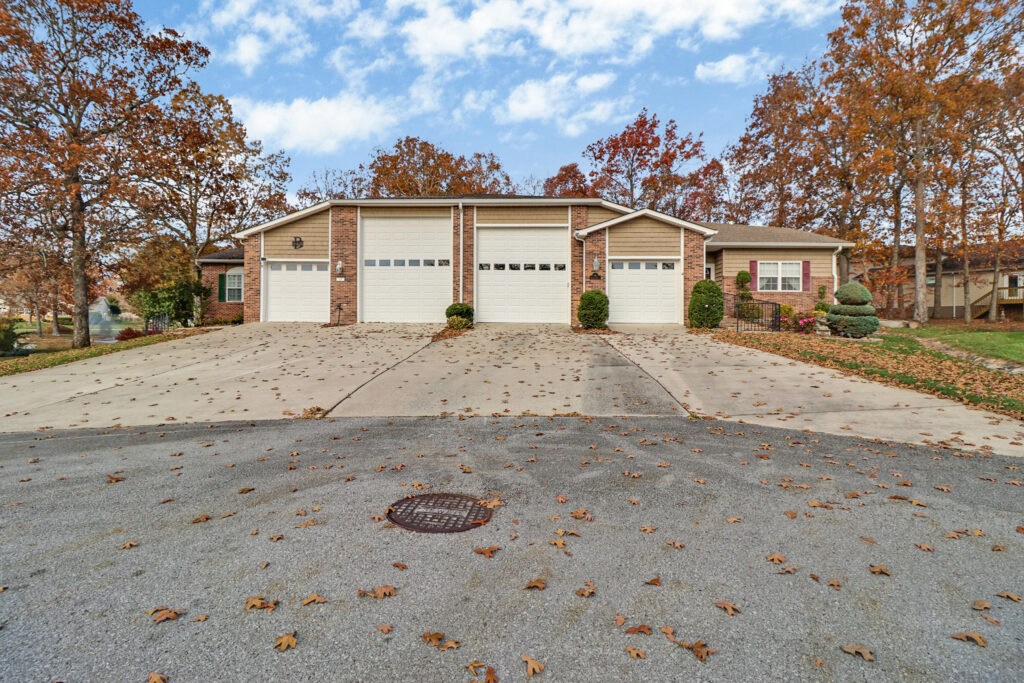 41 Hawthorn Circle Crossville, TN 38555 Gardens RV Community – $475,000