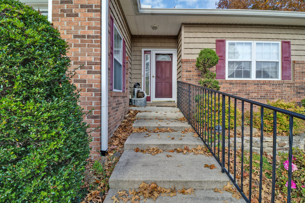 41 Hawthorn Circle Crossville, TN 38555 Gardens RV Community – $475,000