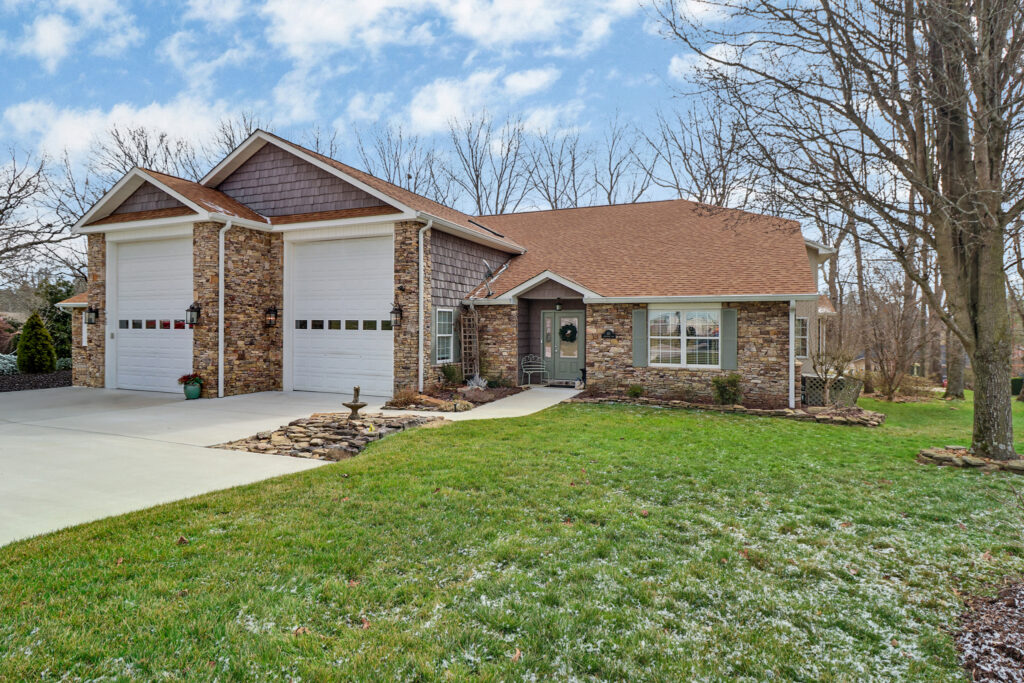 60 Hawthorne Loop Crossville TN